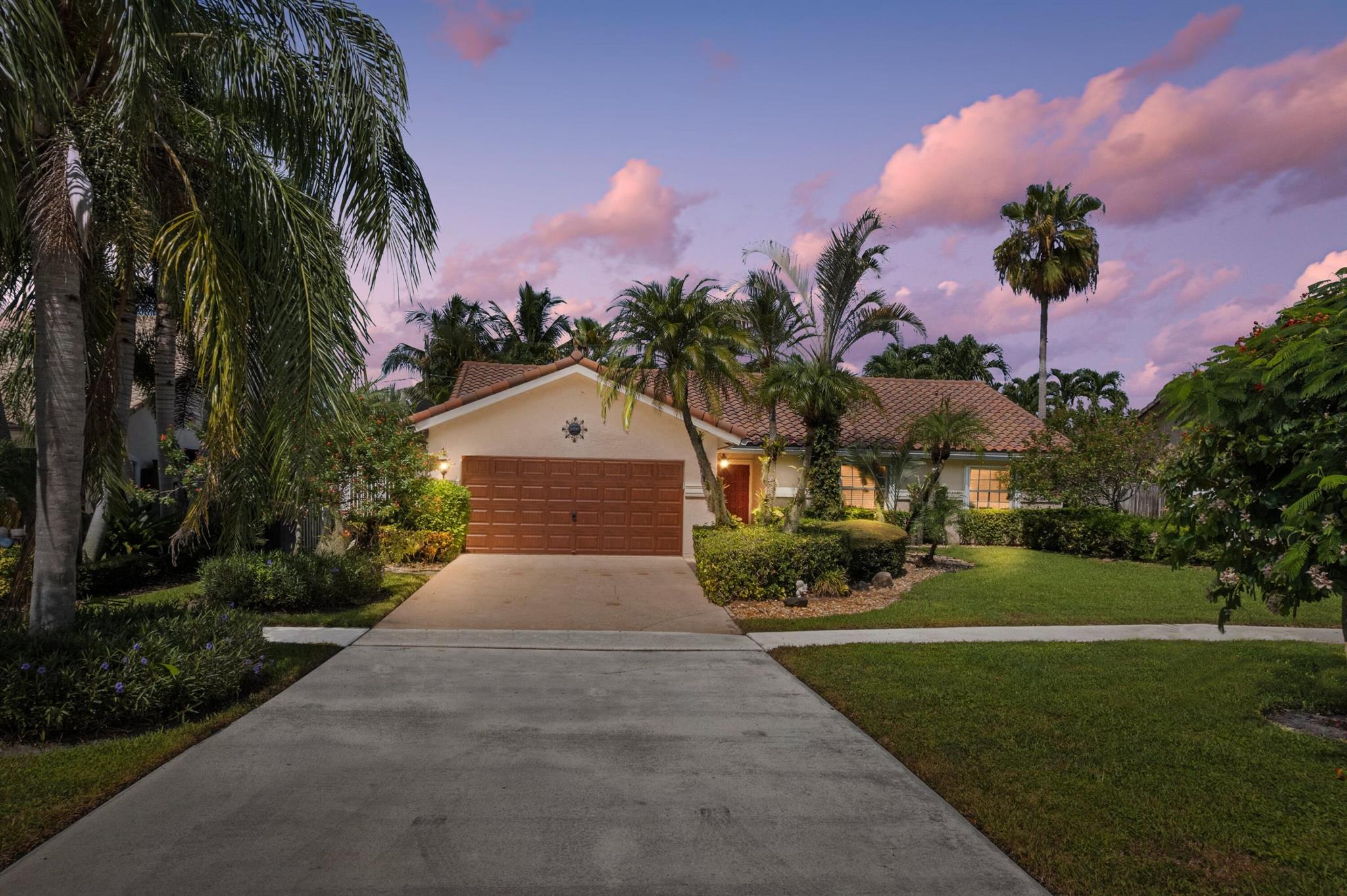 7463 W Country Clb Blvd