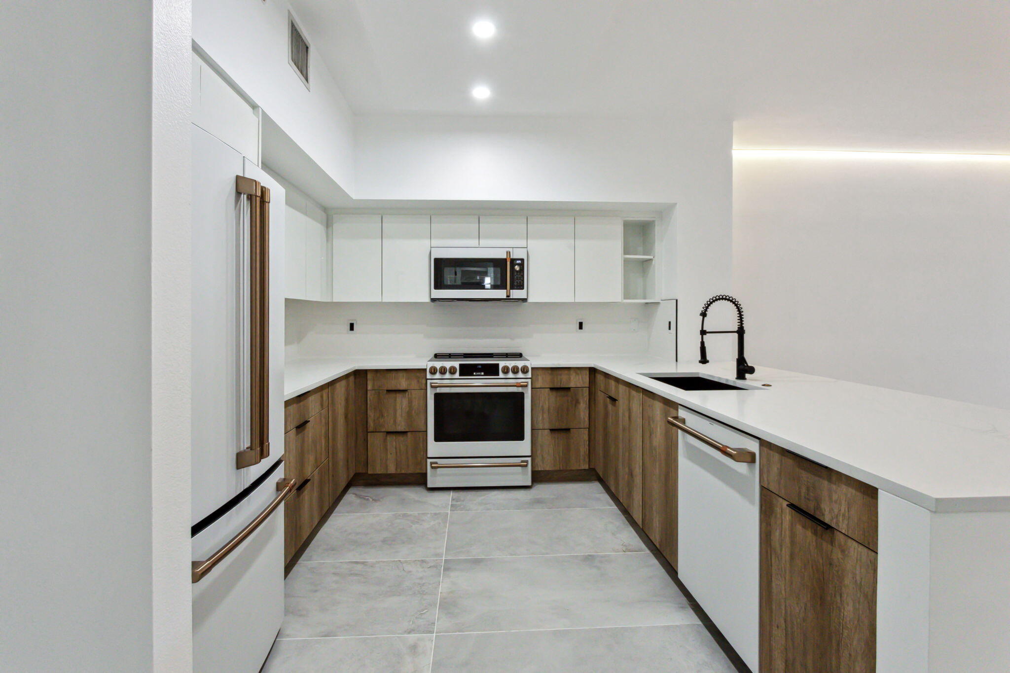 250 NE 3rd Ave #1416