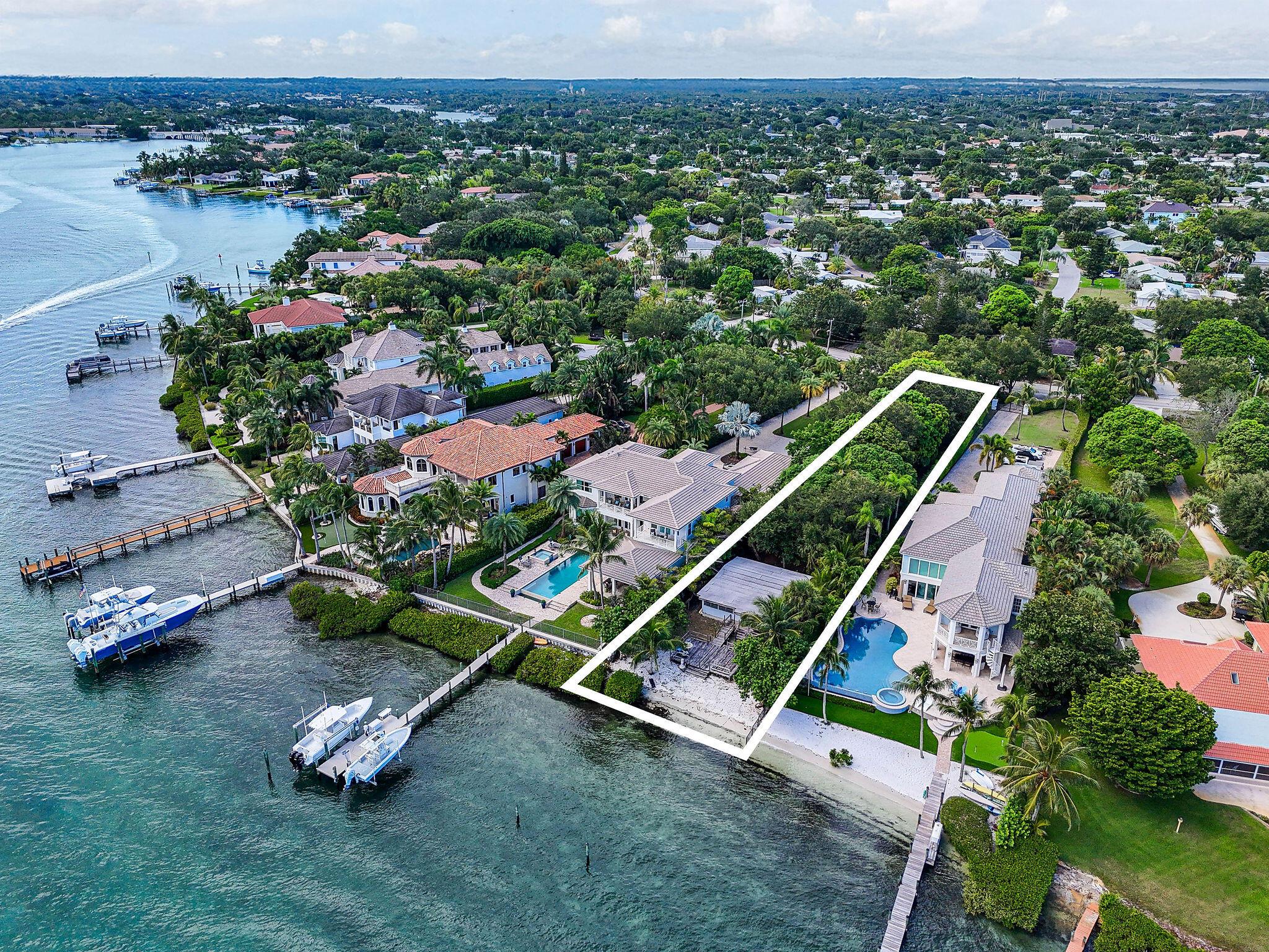 114 W Riverside Dr Jupiter, FL 33469