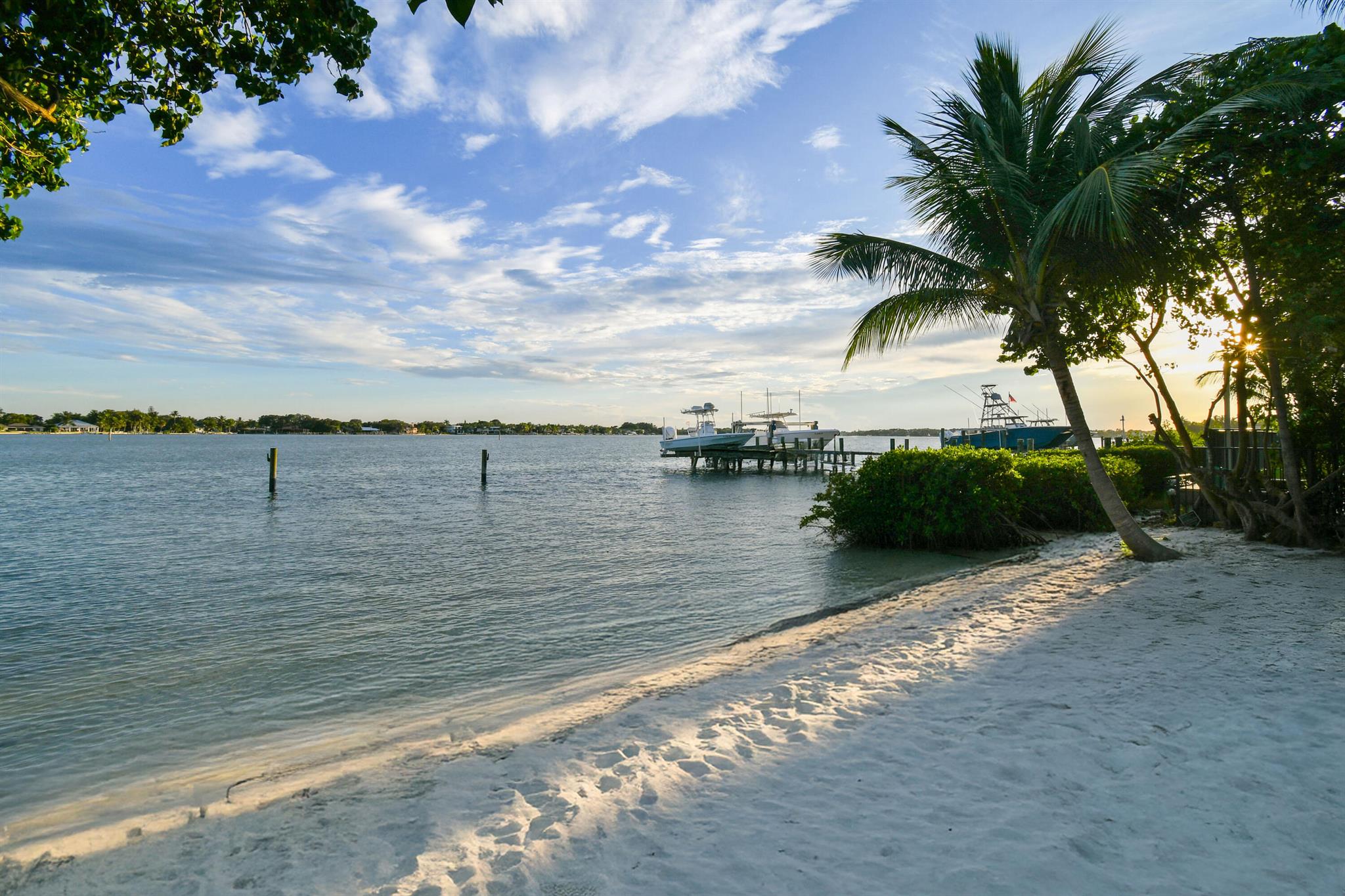 114 W Riverside Dr Jupiter, FL 33469