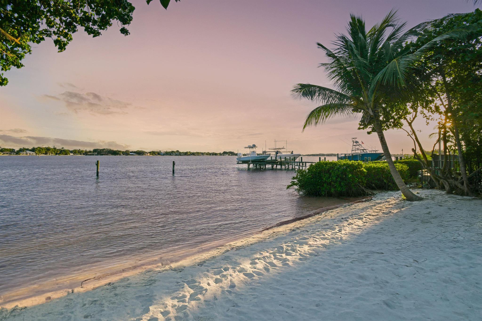 114 W Riverside Dr Jupiter, FL 33469