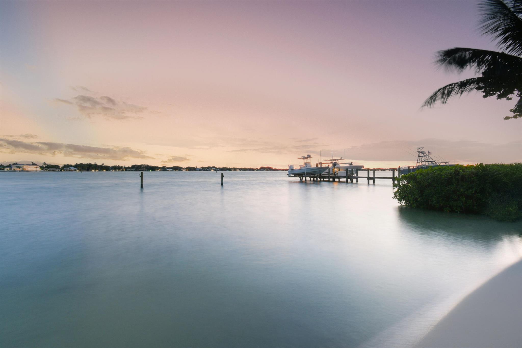 114 W Riverside Dr Jupiter, FL 33469