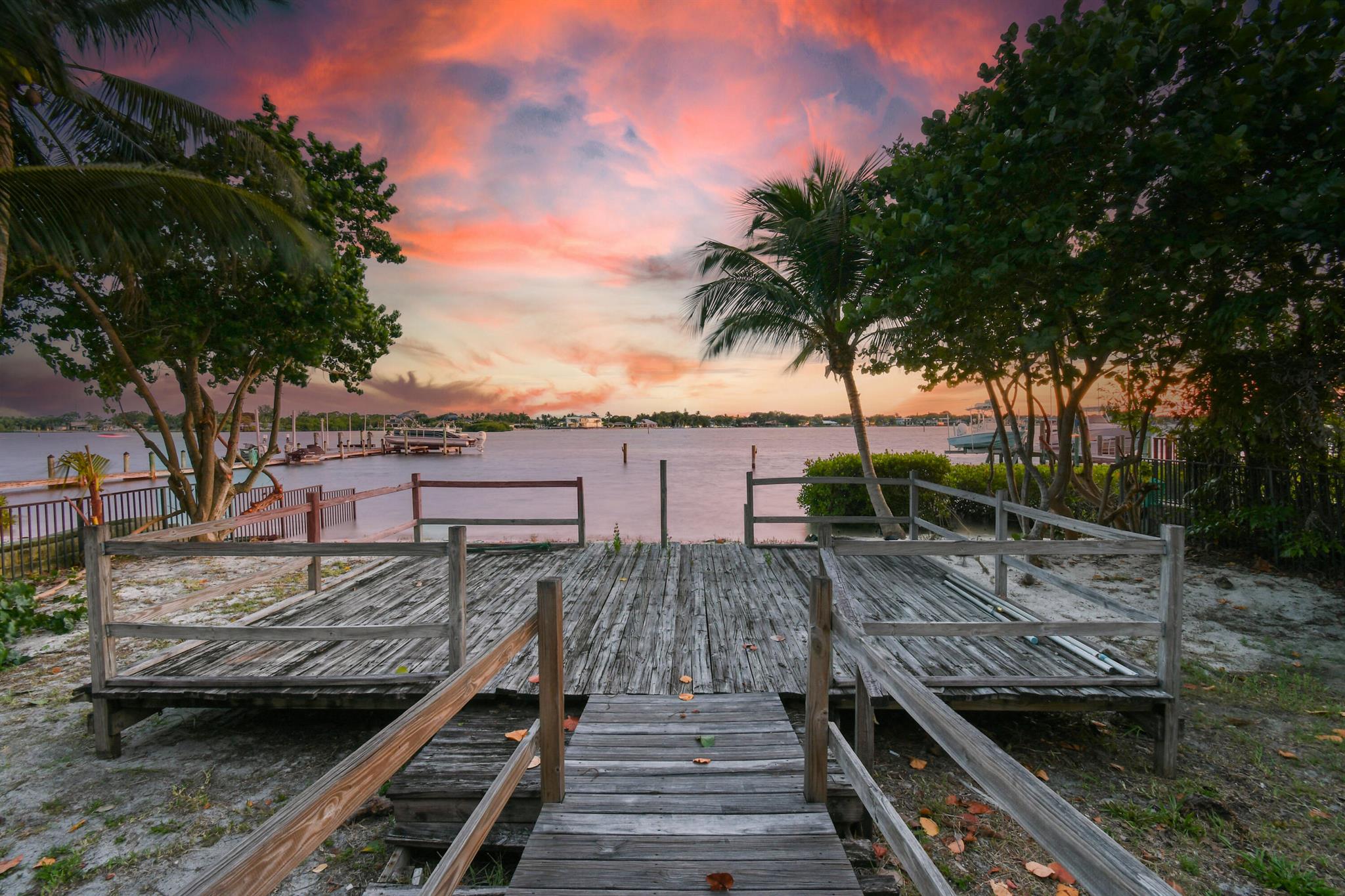 114 W Riverside Dr Jupiter, FL 33469