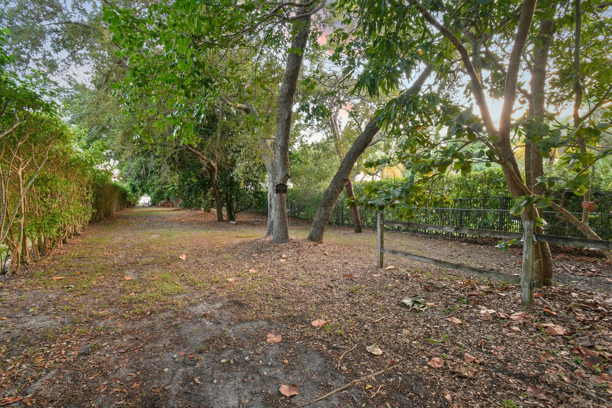 114 W Riverside Dr Jupiter, FL 33469