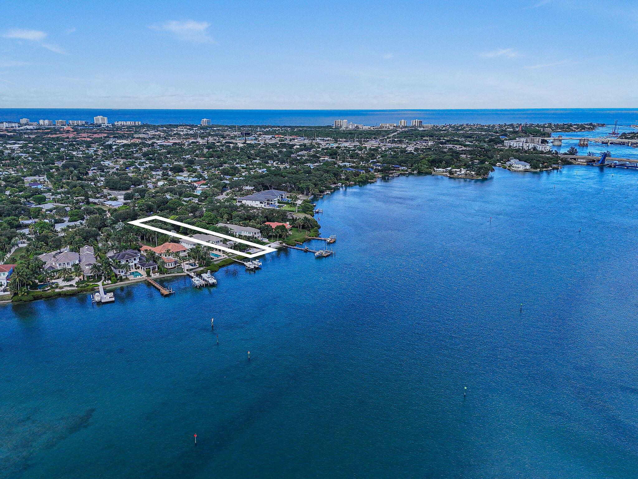 114 W Riverside Dr Jupiter, FL 33469