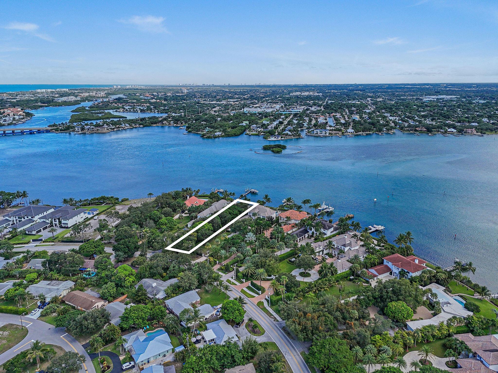 114 W Riverside Dr Jupiter, FL 33469