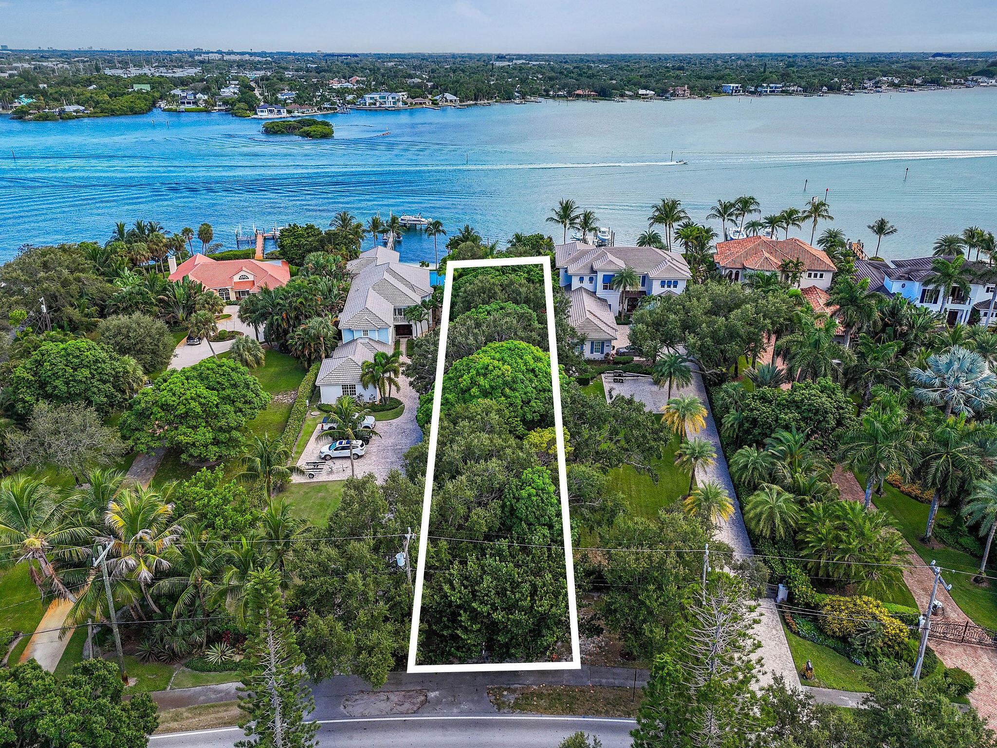 114 W Riverside Dr Jupiter, FL 33469