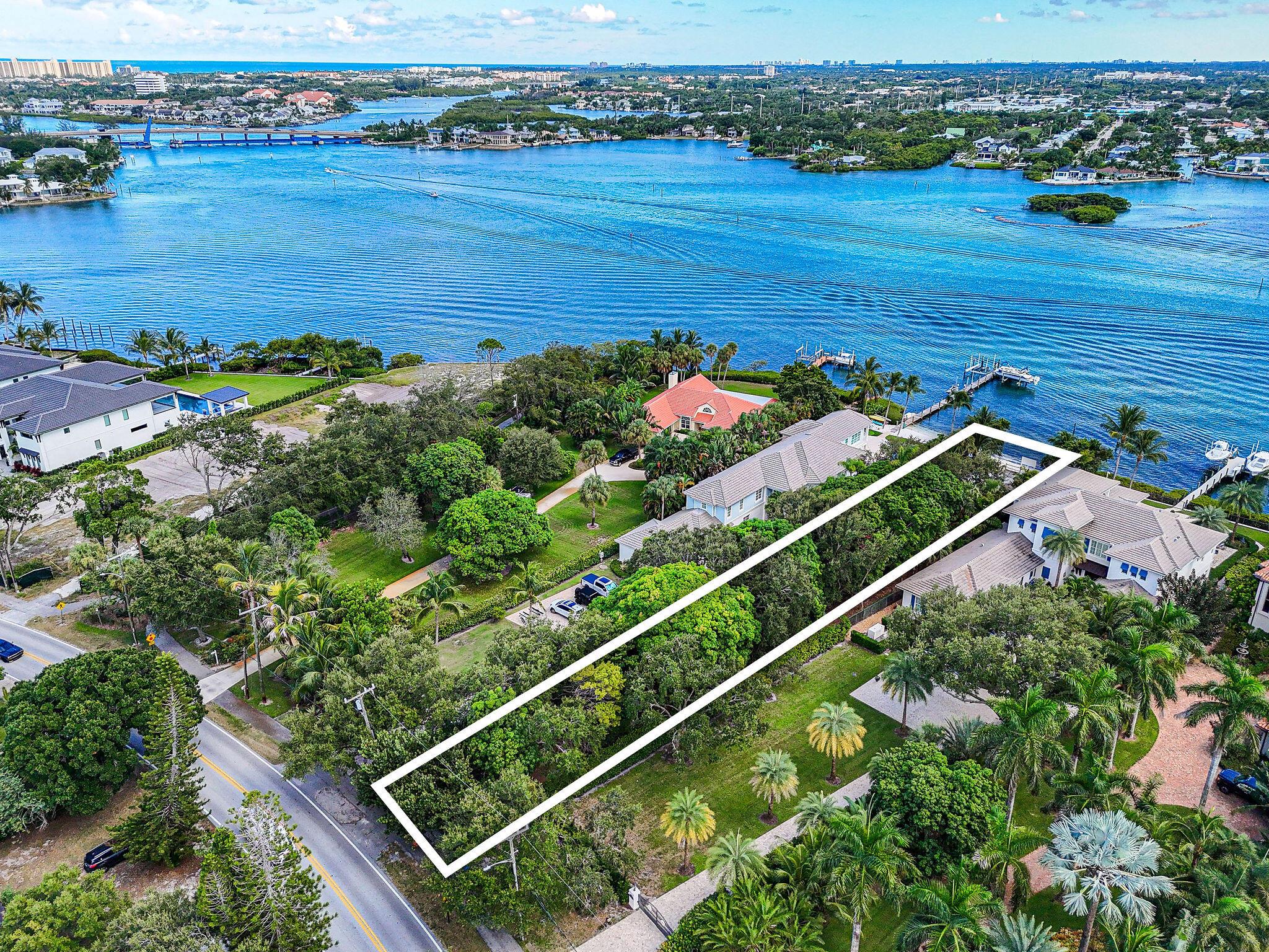 114 W Riverside Dr Jupiter, FL 33469