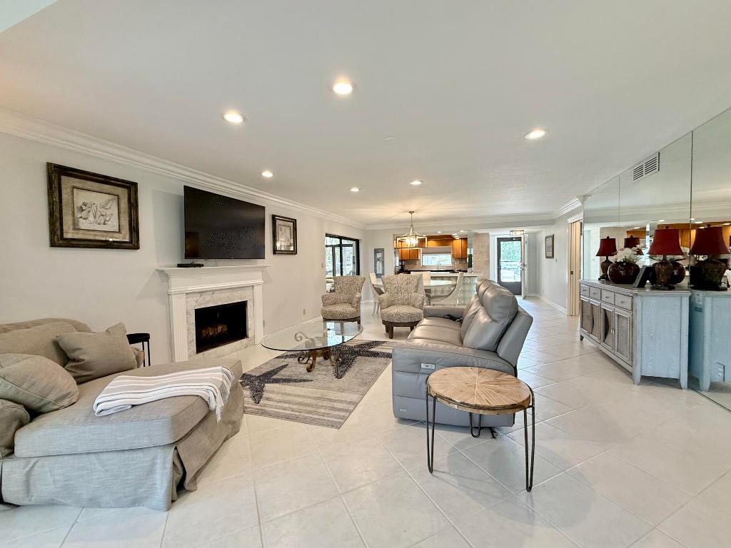 401 Clubhouse #401a Jupiter, FL 33477