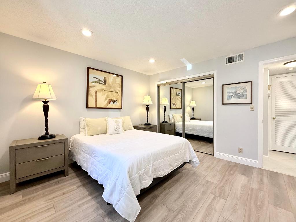 401 Clubhouse #401a Jupiter, FL 33477