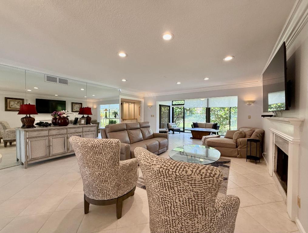 401 Clubhouse #401a Jupiter, FL 33477