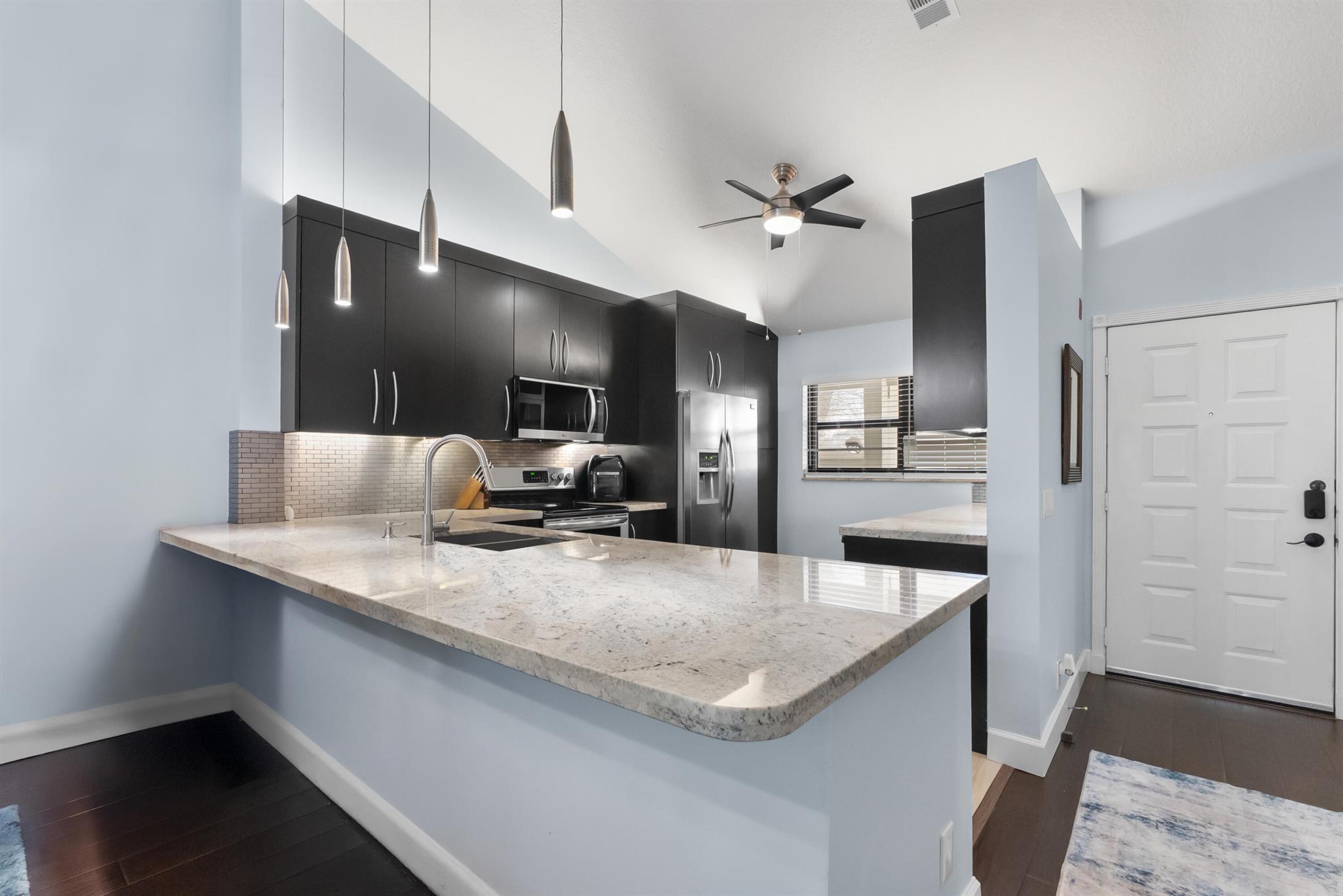 6944 Briarlake Cir #205