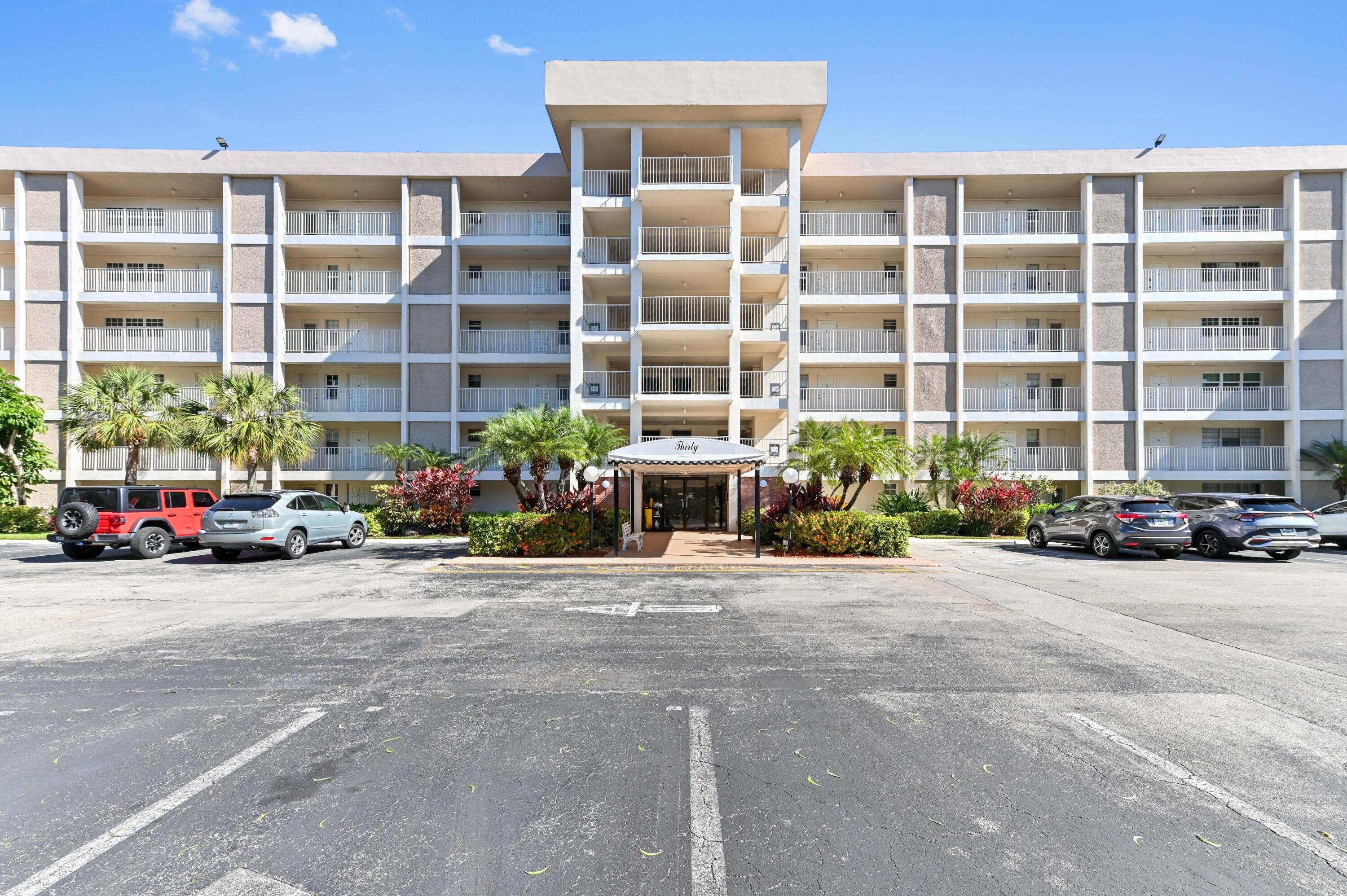 2851 S Palm Aire #101