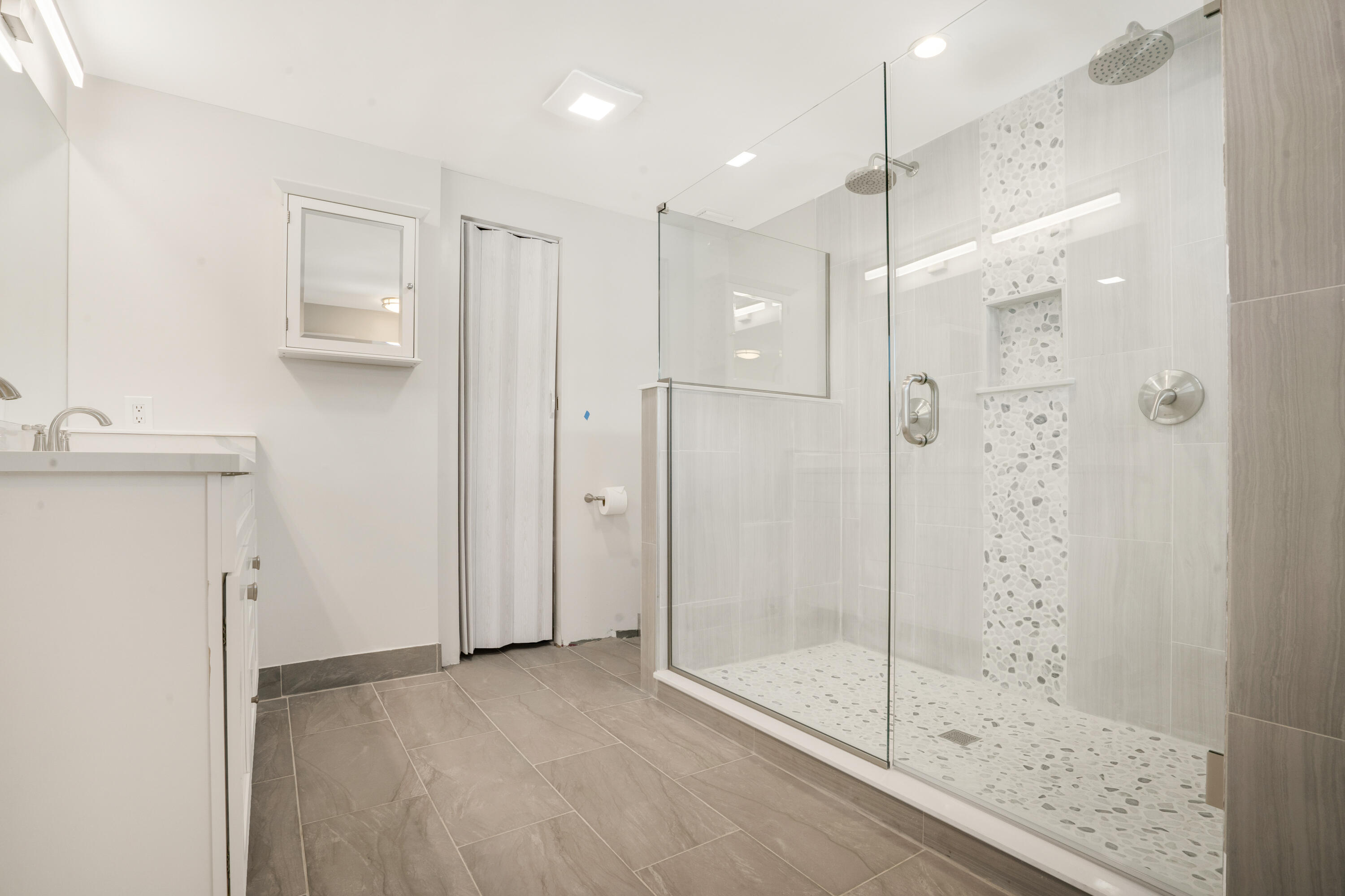 2649 Lake #1 Singer Island, FL 33404