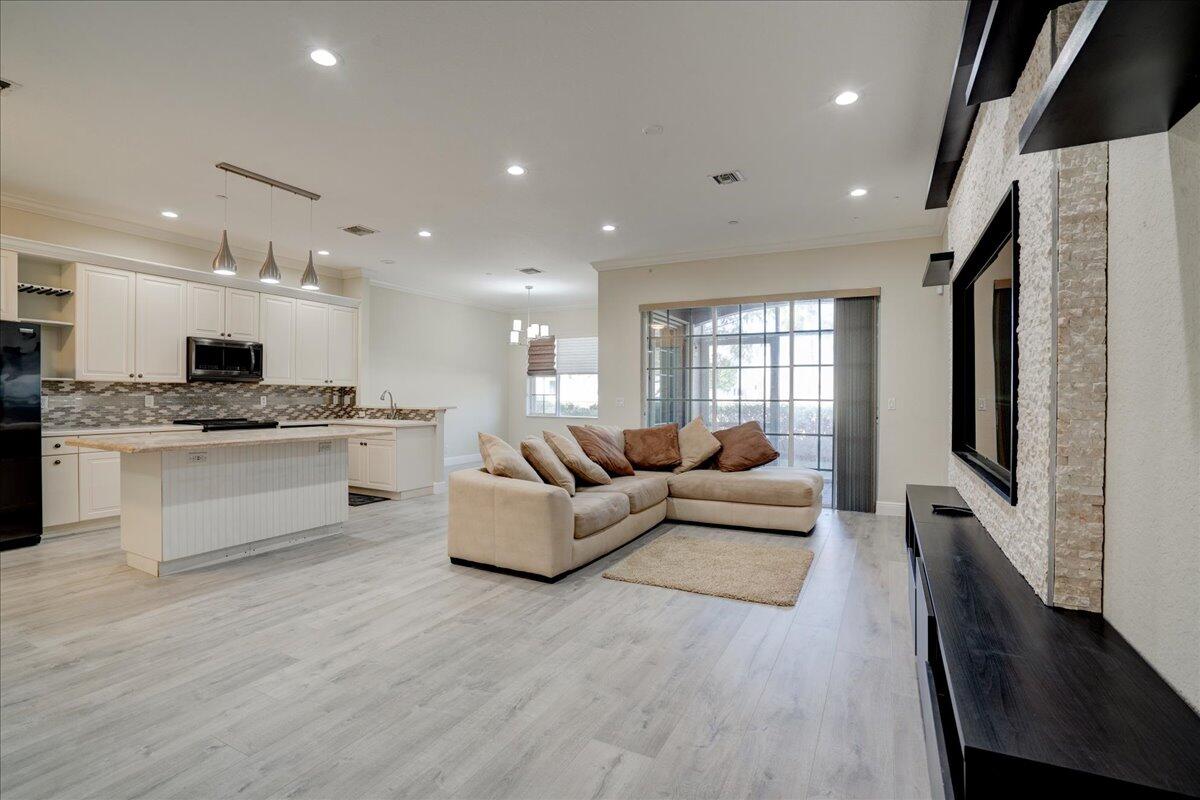 13 Nottingham Boynton Beach, FL 33426