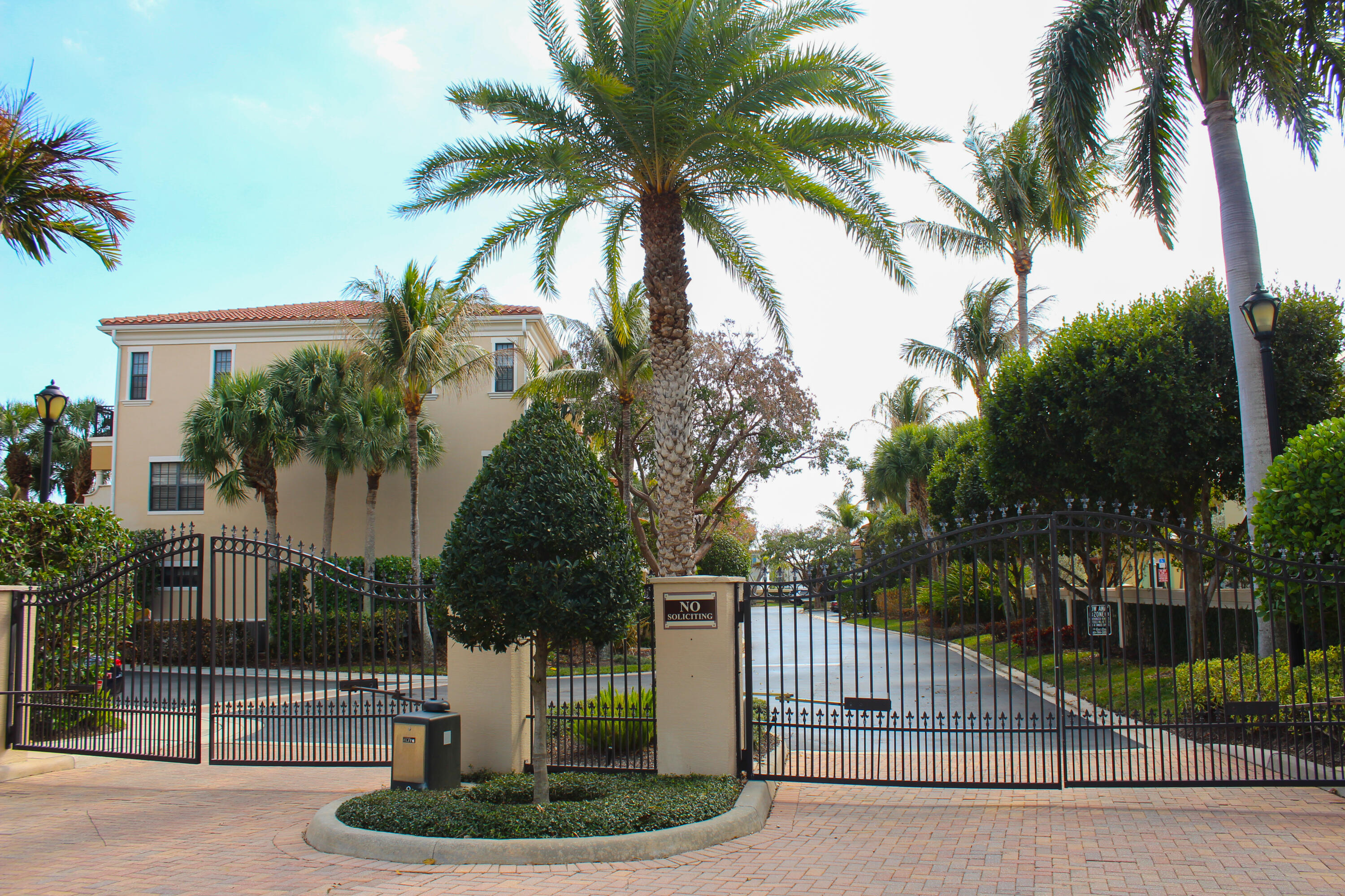 504 Del Sol Tequesta, FL 33469