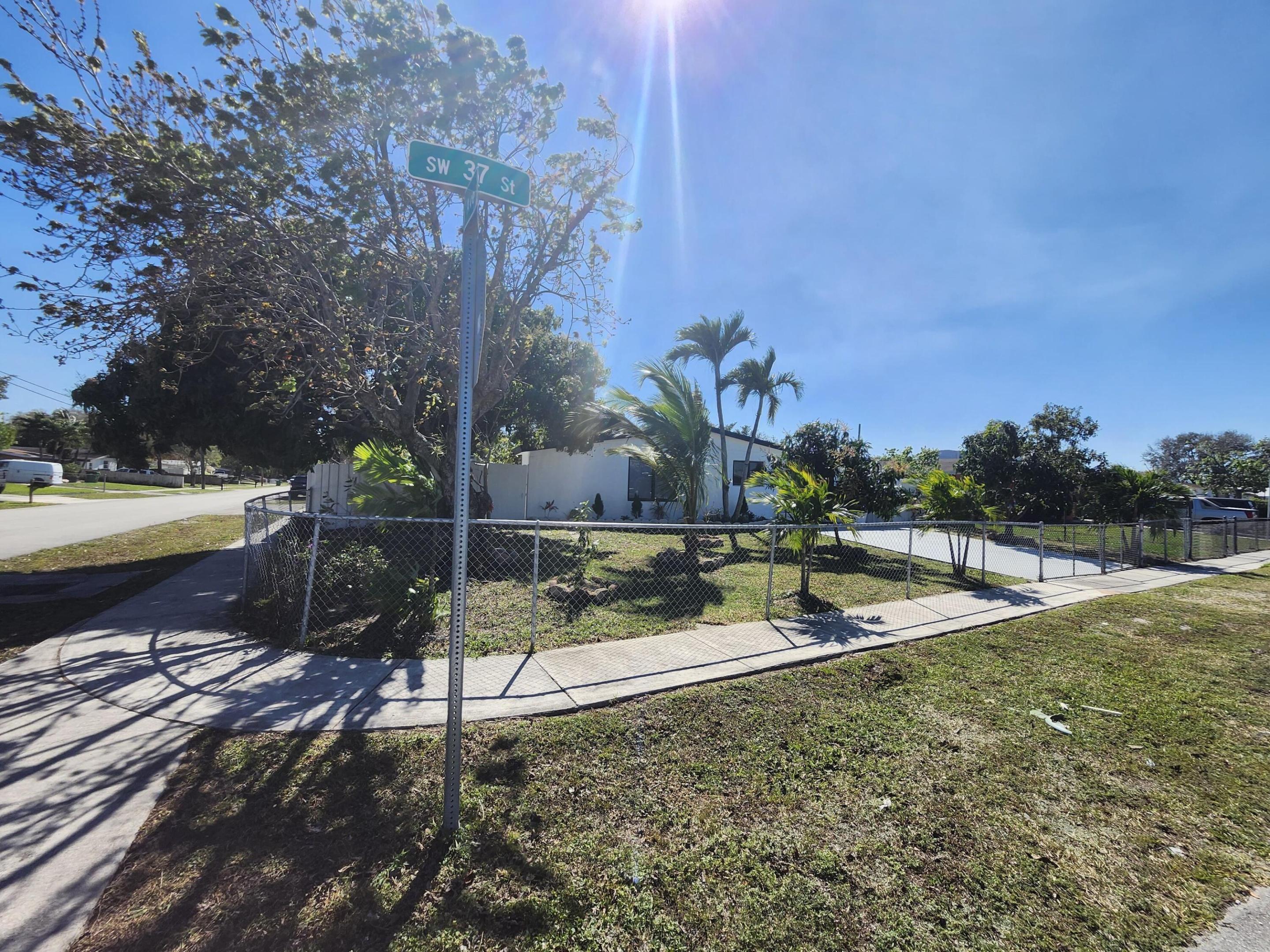 5500 SW Sw 37th St Davie, FL 33314