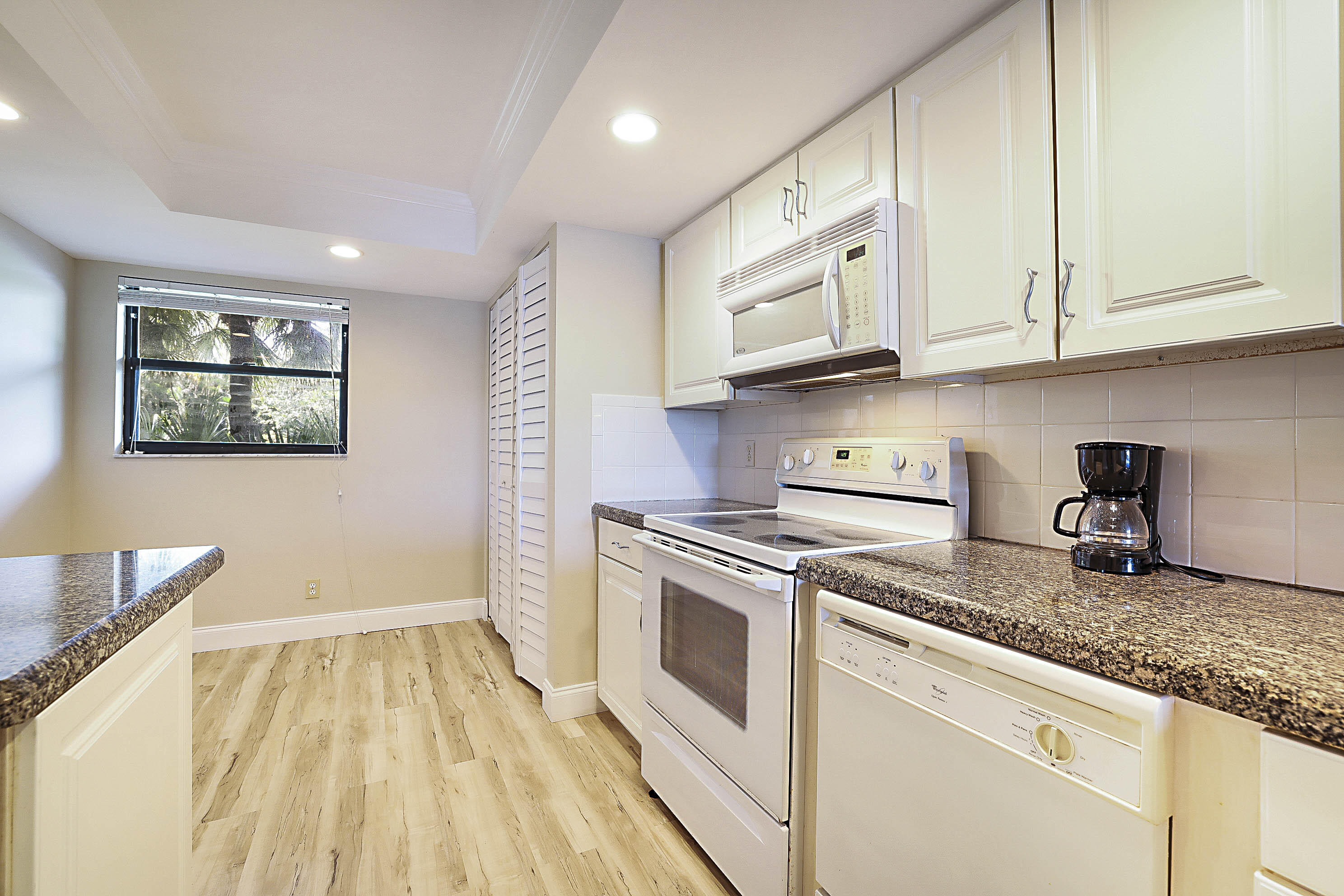 1036 Us Hwy 1 #216 North Palm Beach, FL 33408