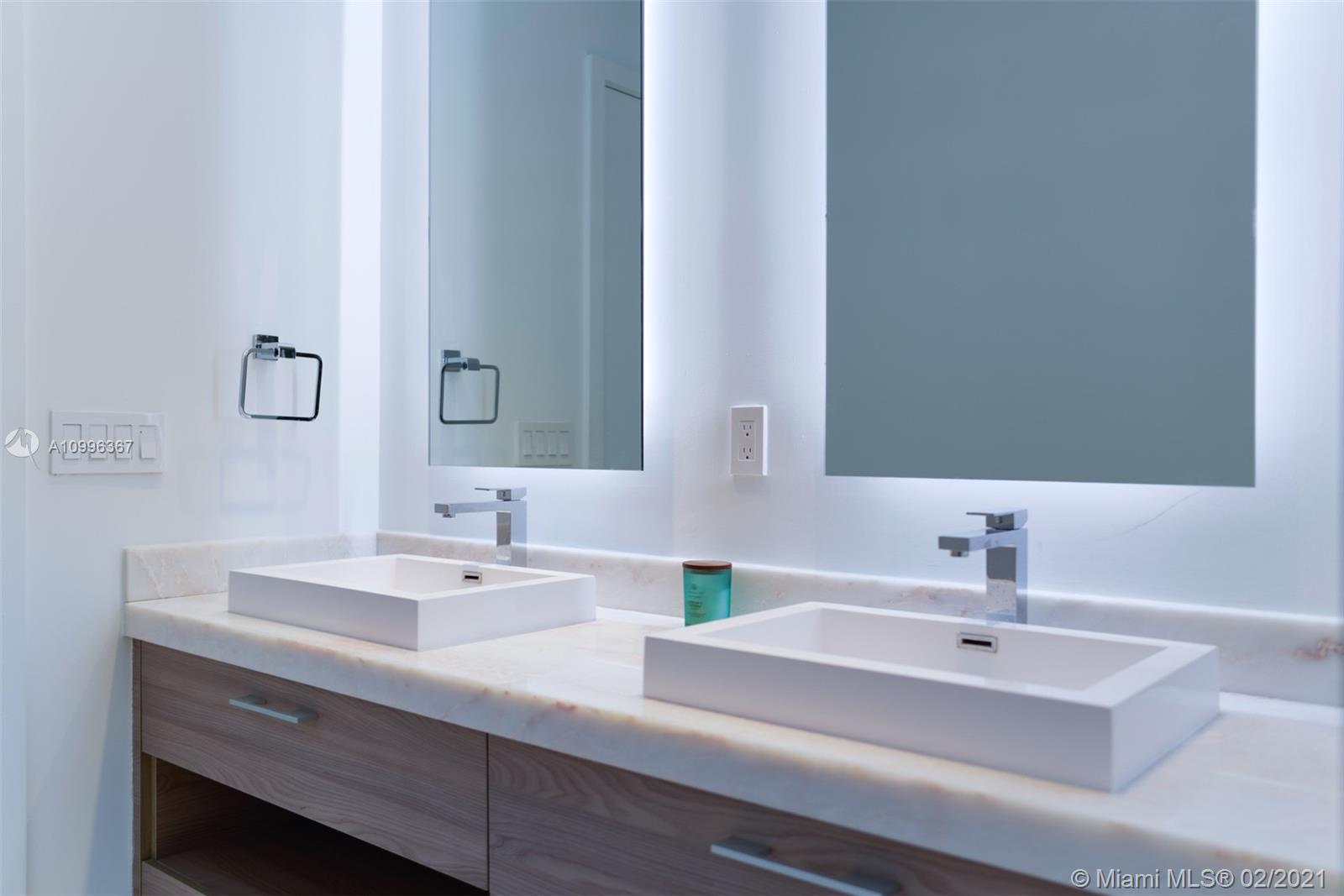 1300 S Miami Ave #PH5206 Miami, FL 33130