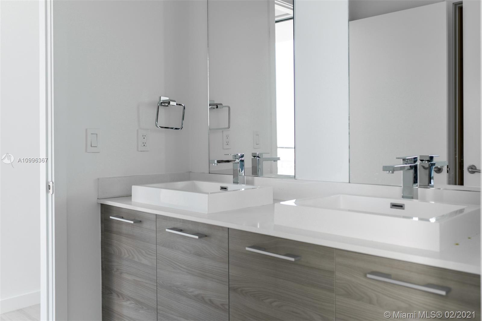 1300 S Miami Ave #PH5206 Miami, FL 33130