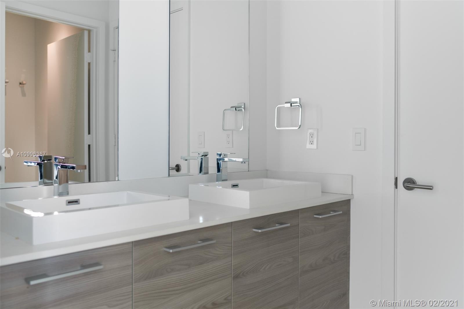 1300 S Miami Ave #PH5206 Miami, FL 33130