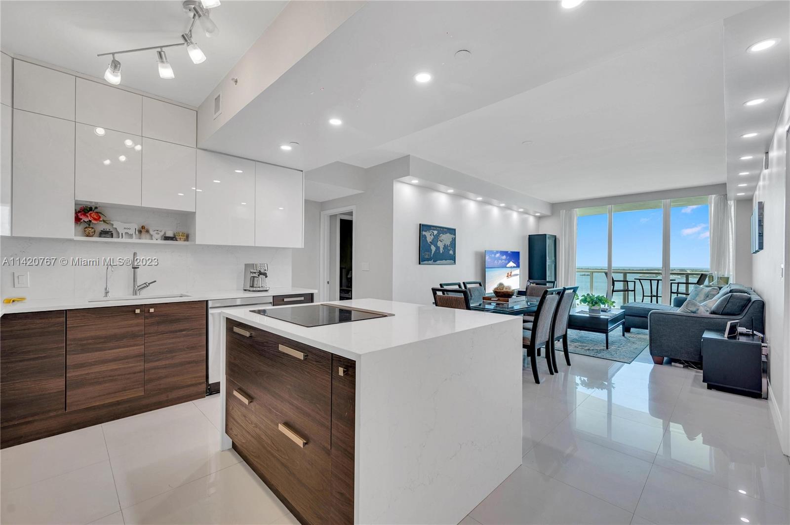 218 SE 14th St #1905 Miami, FL 33131