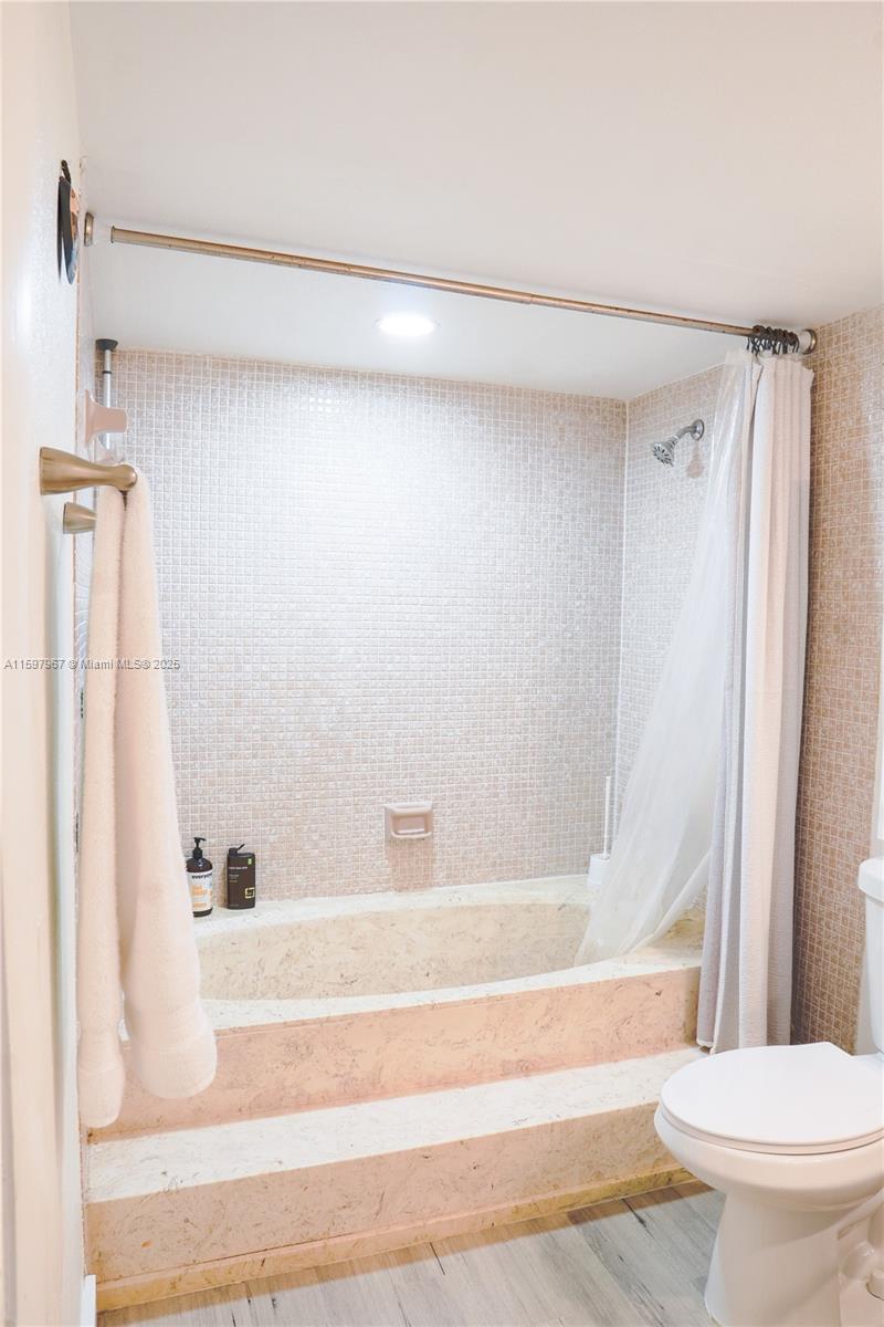 16100 Golf Clb Rd #210 Weston, FL 33326