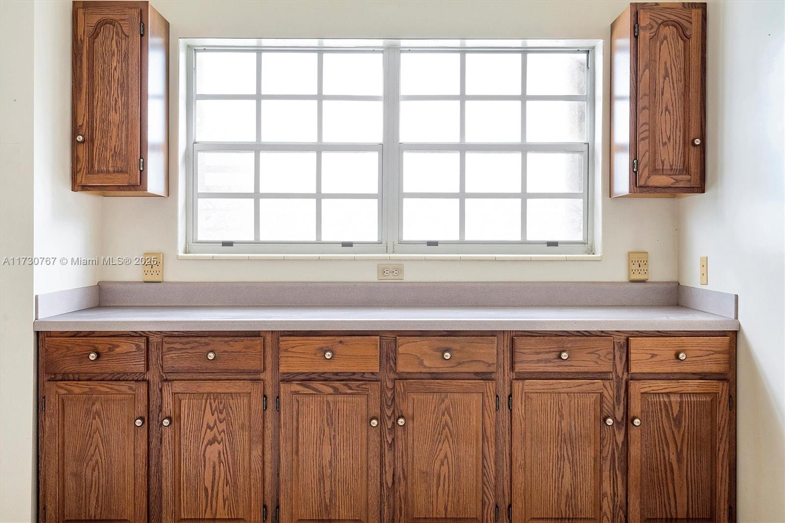 9573 Carlyle Ave Surfside, FL 33154