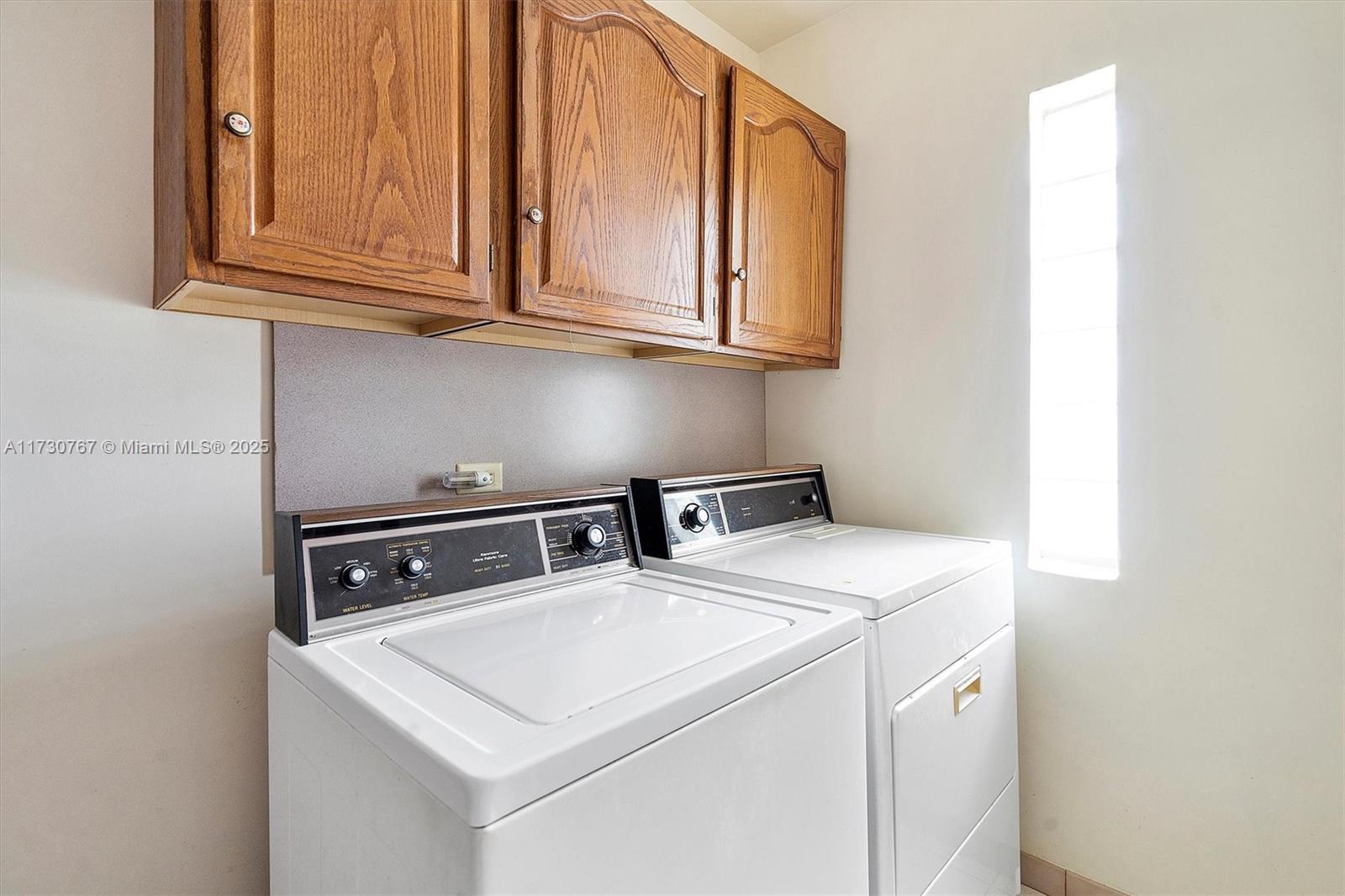 9573 Carlyle Ave Surfside, FL 33154