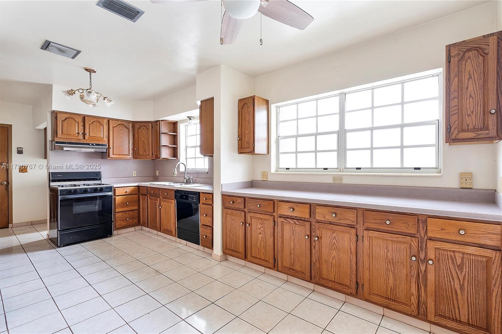 9573 Carlyle Ave Surfside, FL 33154