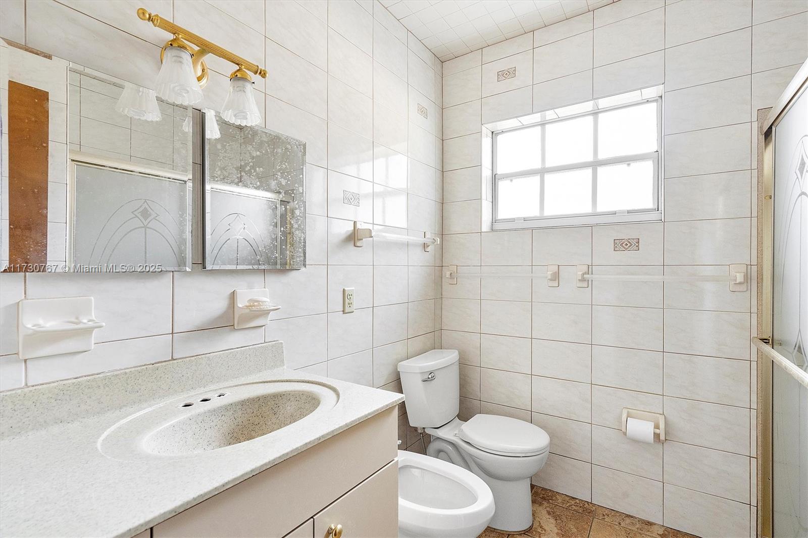 9573 Carlyle Ave Surfside, FL 33154