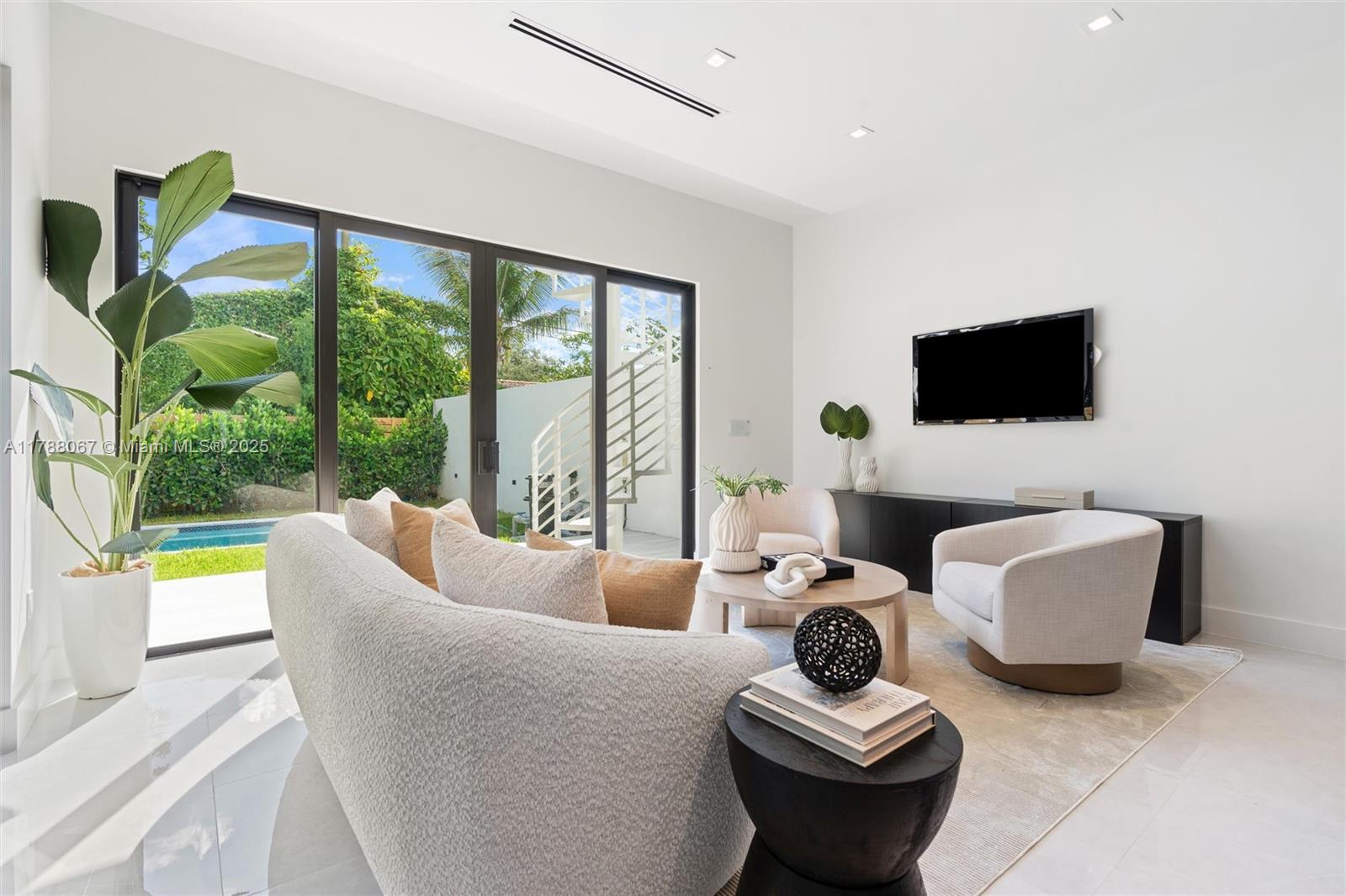 1233 SW 13rd Ave Miami, FL 33135