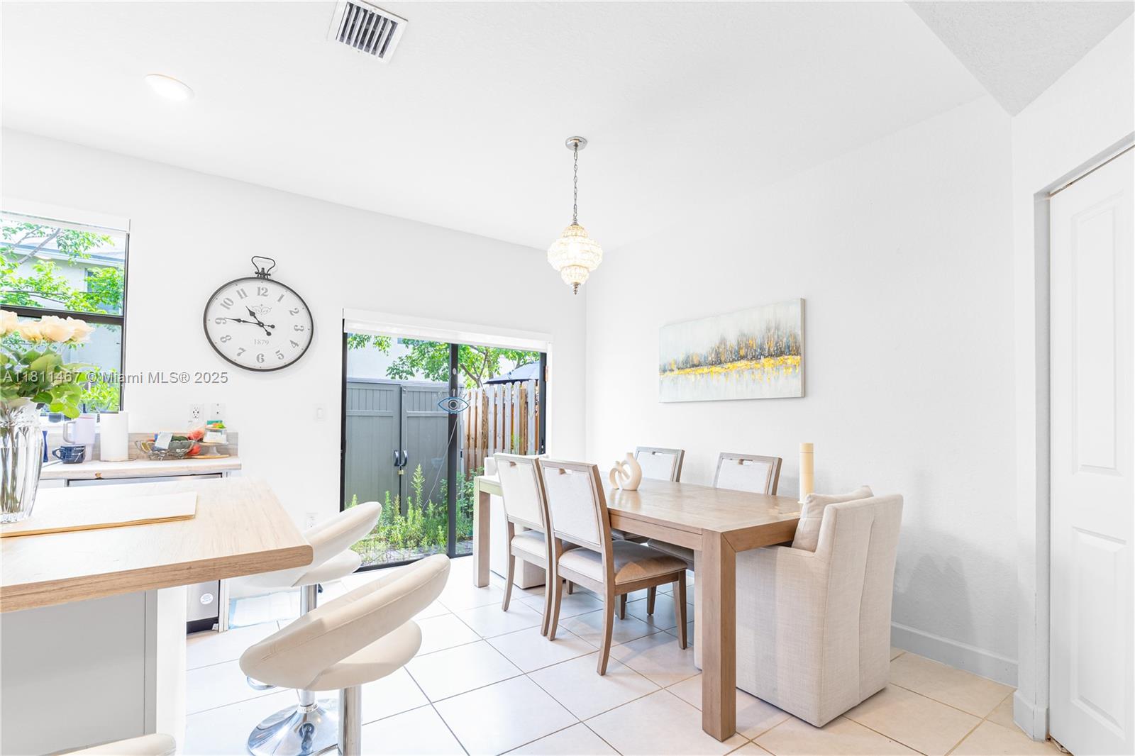 817 NE 211th St Miami, FL 33179