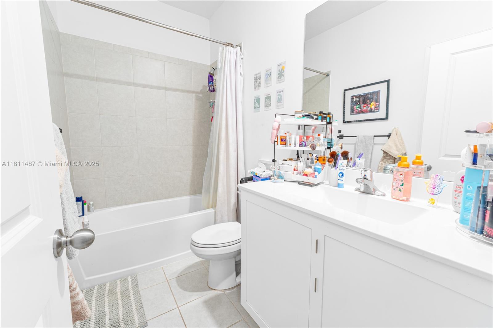 817 NE 211th St Miami, FL 33179