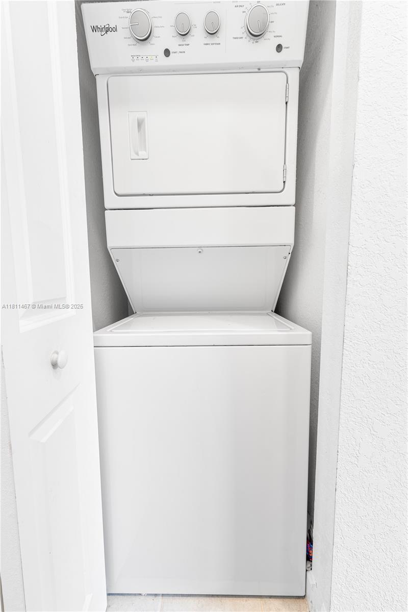 817 NE 211th St Miami, FL 33179