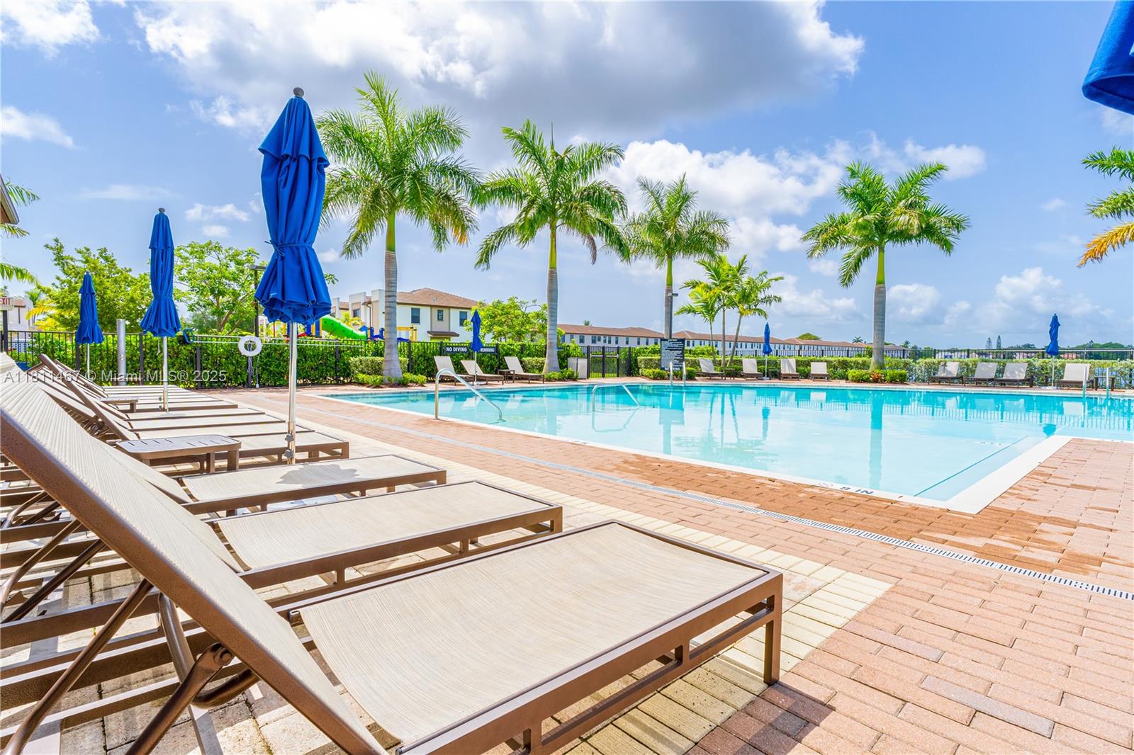 817 NE 211th St Miami, FL 33179