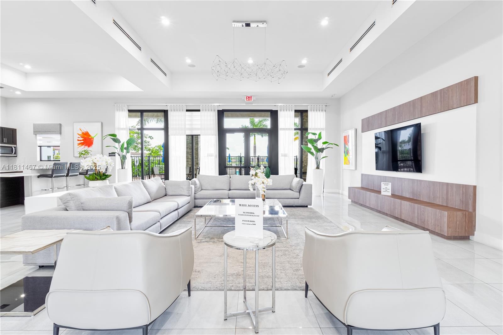 817 NE 211th St Miami, FL 33179