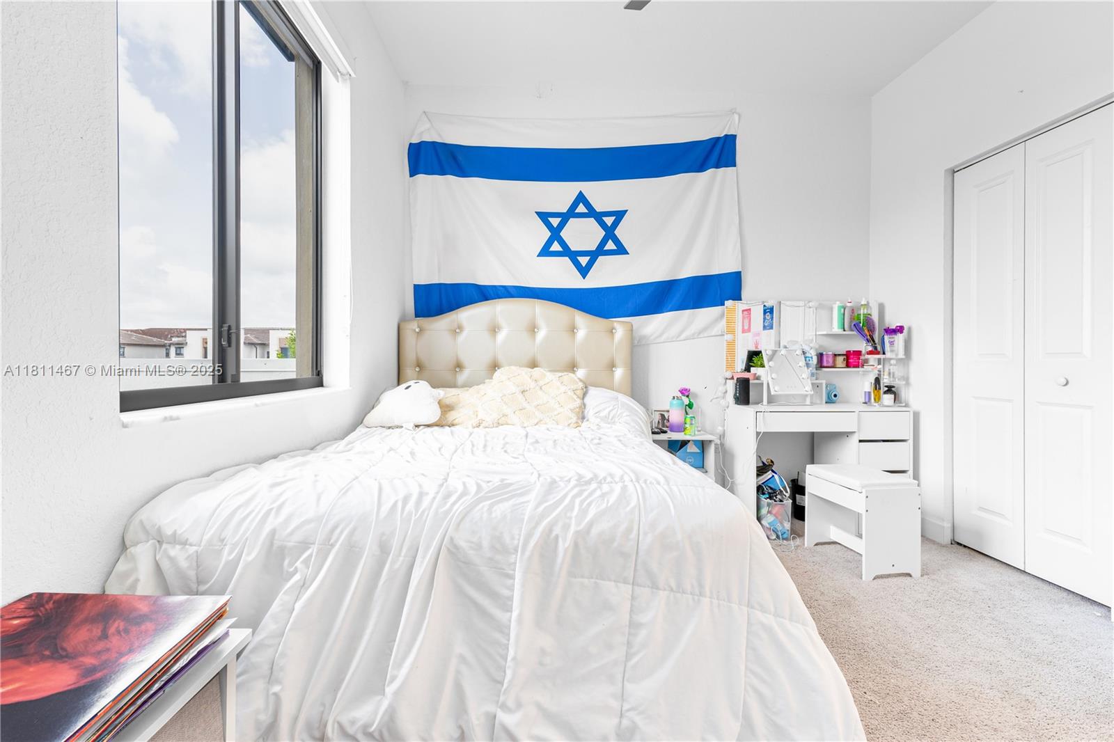 817 NE 211th St Miami, FL 33179