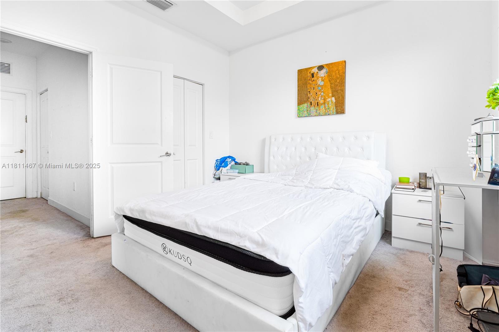 817 NE 211th St Miami, FL 33179