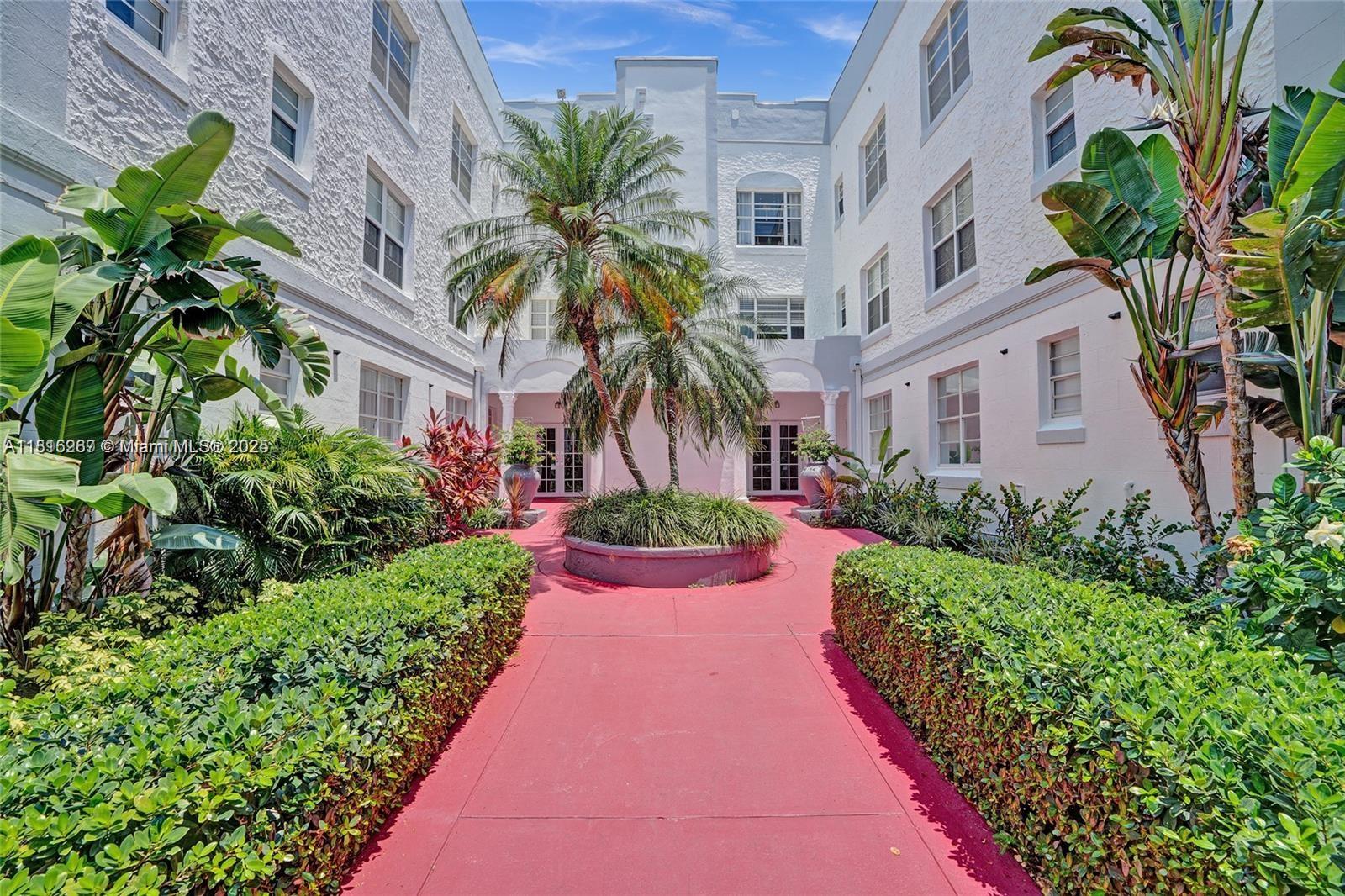 1200 Euclid Ave #206