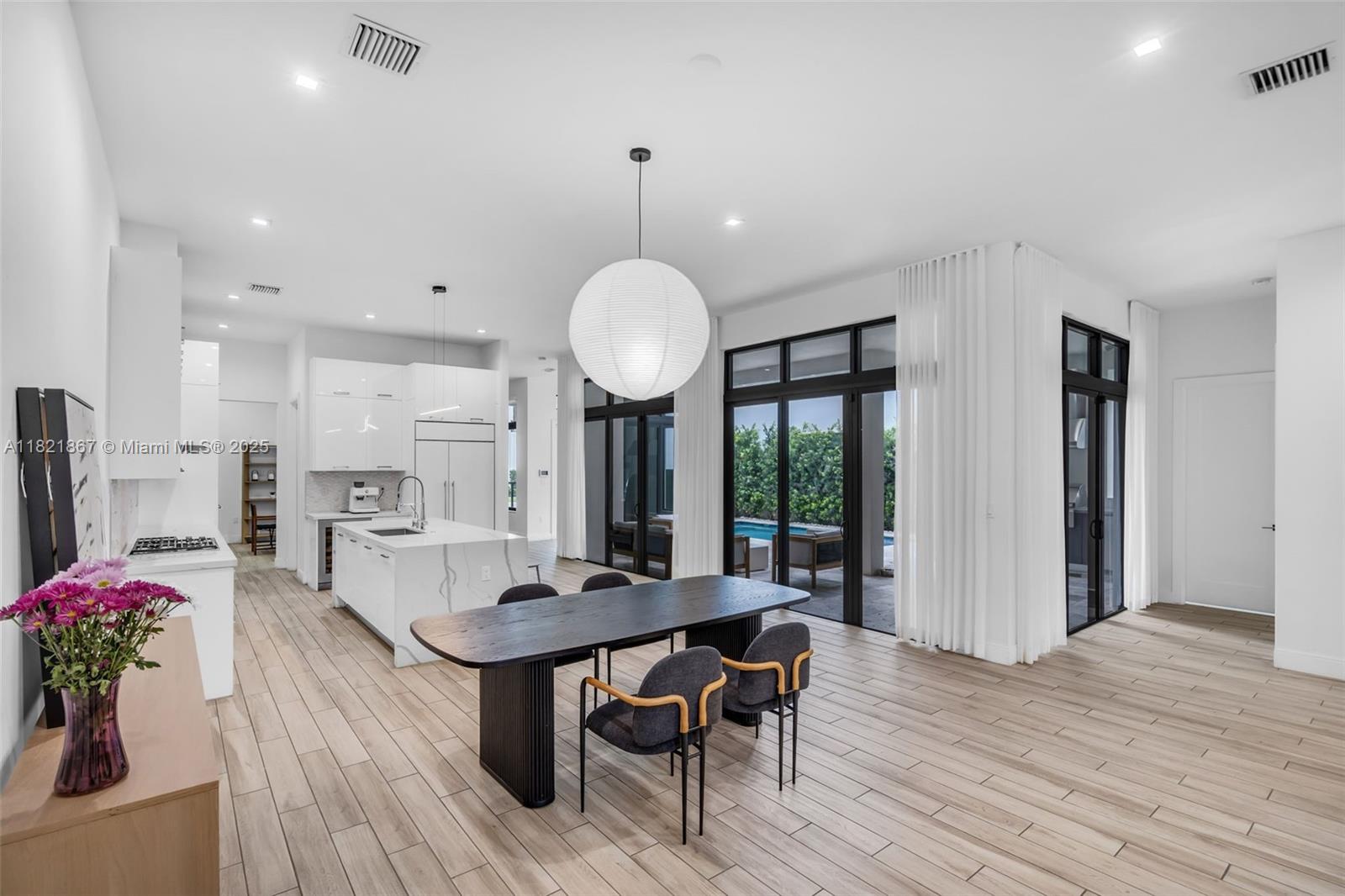 8127 NW 48th Ter,Doral, FL 33166