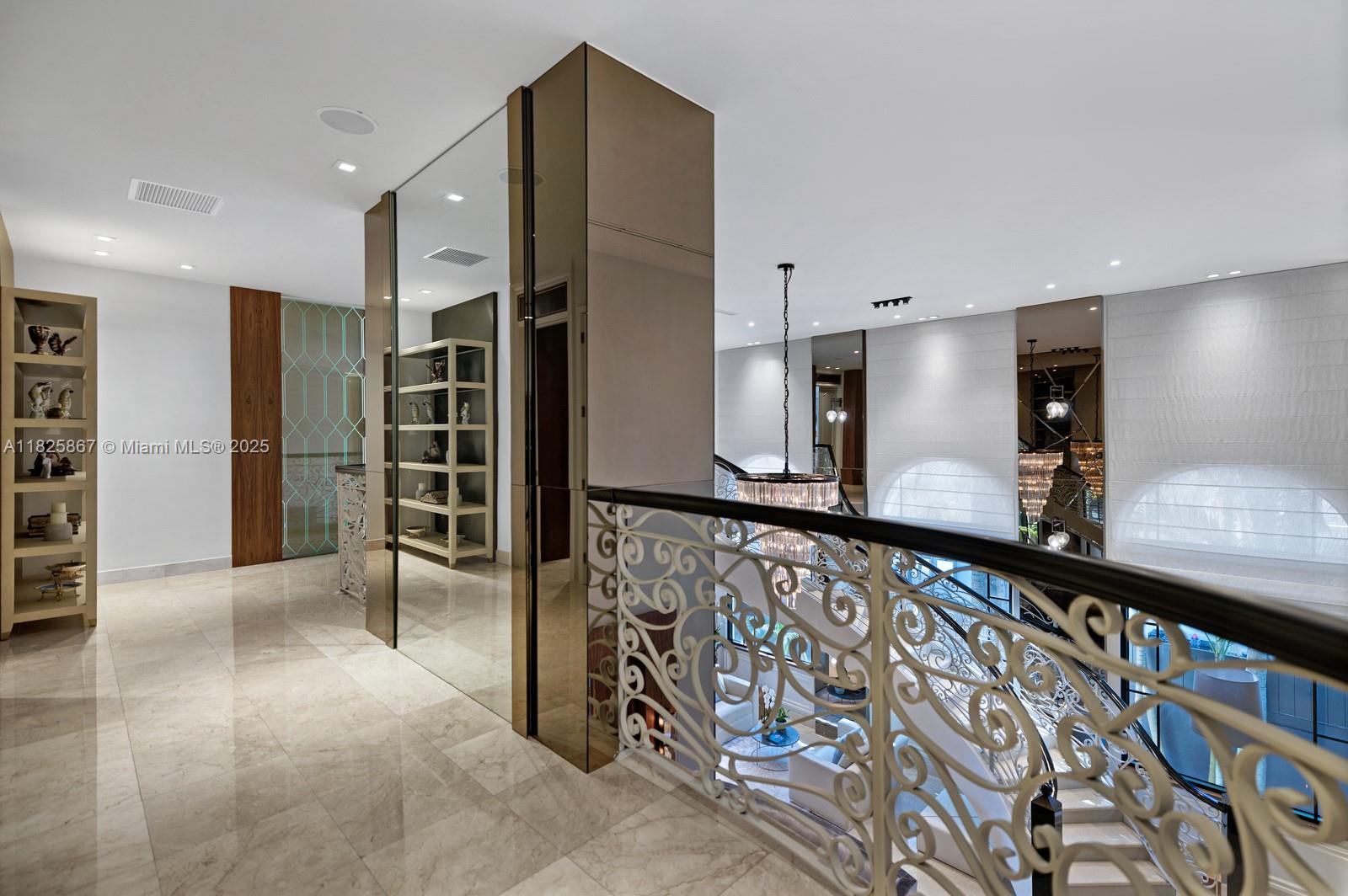 176 S Hibiscus Dr Miami Beach, FL 33139