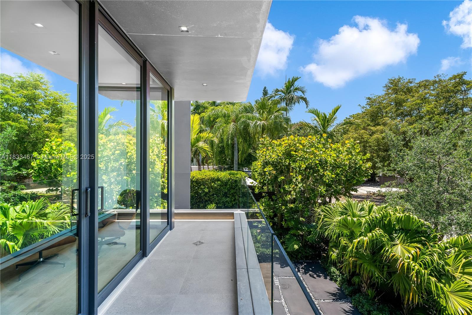 3910 Battersea Rd Miami, FL 33133