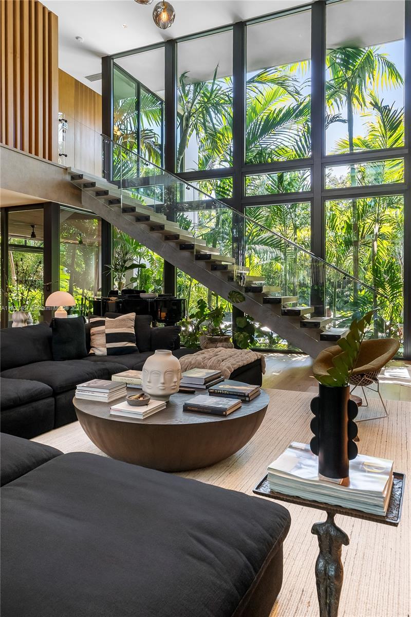 3910 Battersea Rd Miami, FL 33133