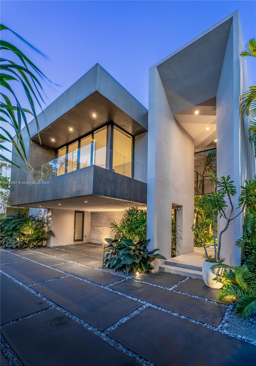 3910 Battersea Rd Miami, FL 33133