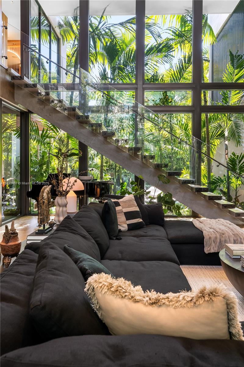 3910 Battersea Rd Miami, FL 33133