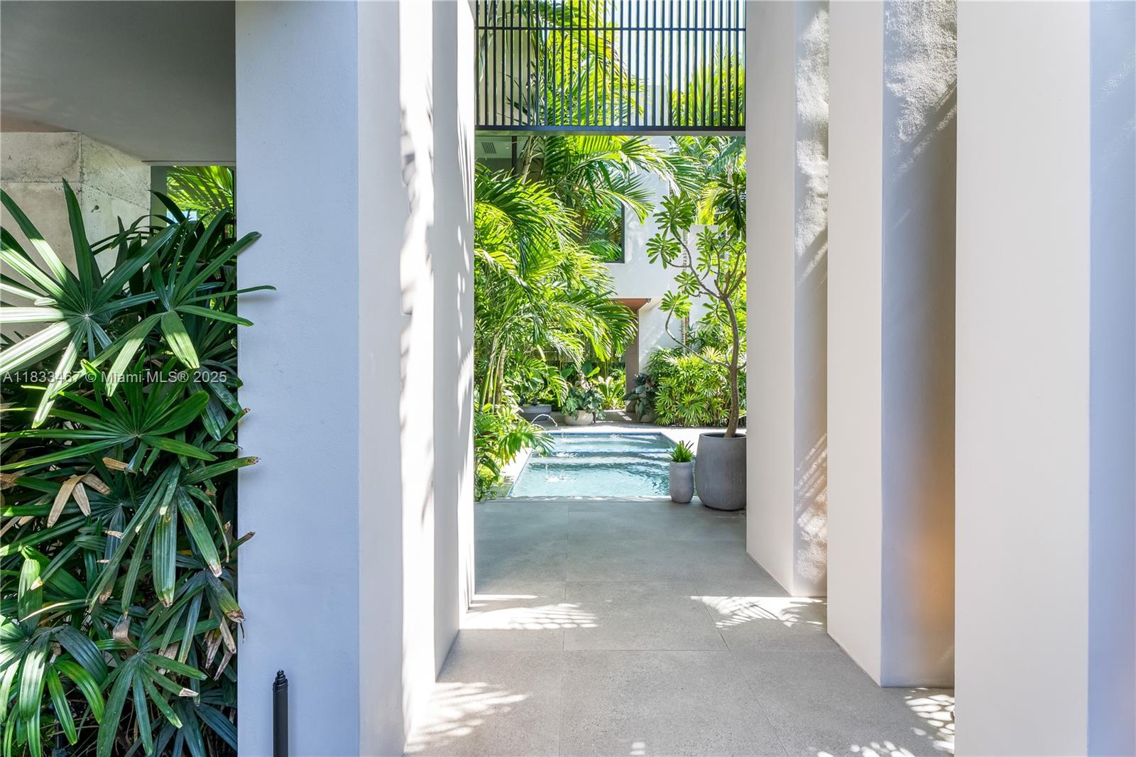 3910 Battersea Rd Miami, FL 33133