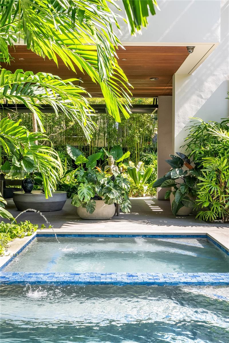 3910 Battersea Rd Miami, FL 33133