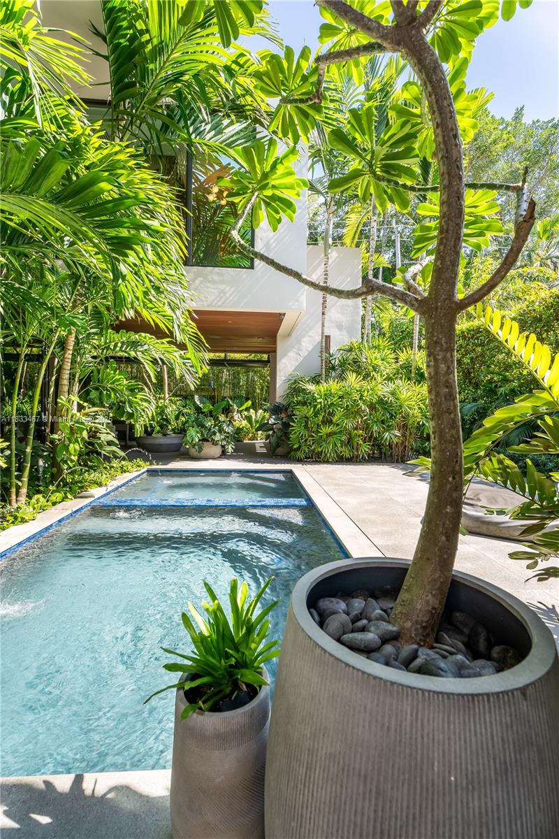 3910 Battersea Rd Miami, FL 33133