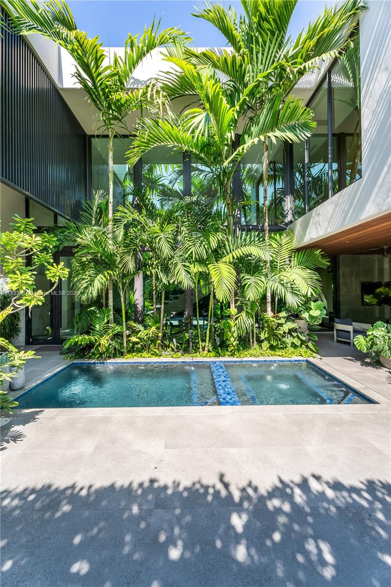 3910 Battersea Rd Miami, FL 33133